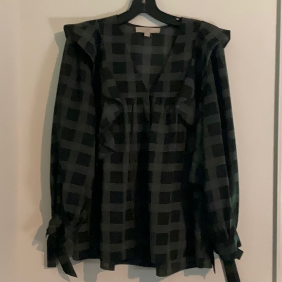 LOFT Tops - Loft Blouse Plaid Print Grey White Puff Sleeve Ruffle Bowes Size Medium